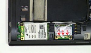 Disconnect the WLAN antenna cables.