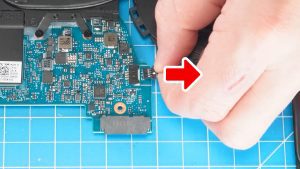 Disconnect the heatsink cooling fan assembly cables.